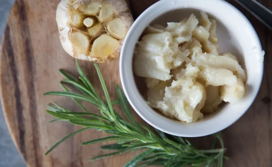 Ail confit au four - La recette facile et les secrets de chef