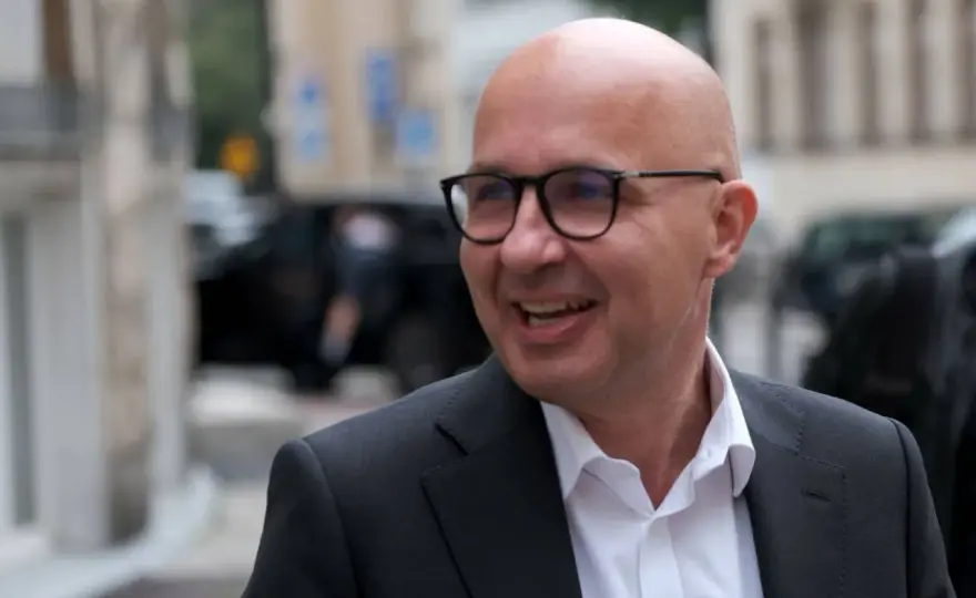 Robert Kropiwnicki: Wykształcenie, stopnie naukowe i kariera