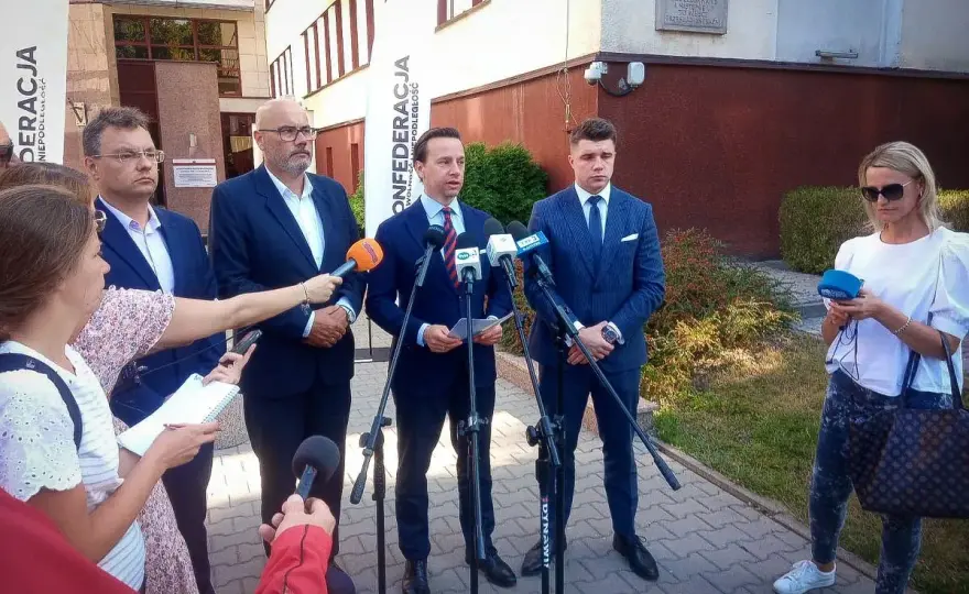 Kto to jest Krzysztof Bosak? Poznaj jego wpływ na polską politykę