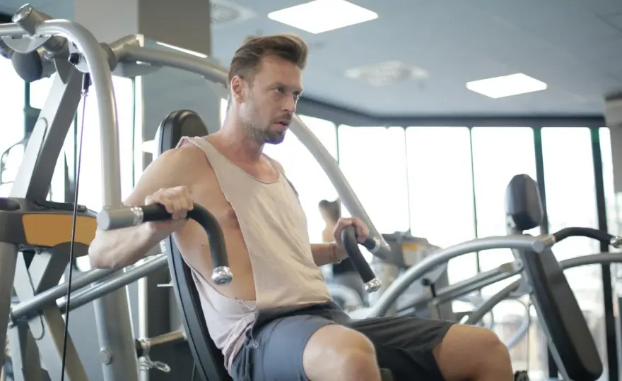 Ejercicios de pecho en el gimnasio para maximizar tu desarrollo muscular