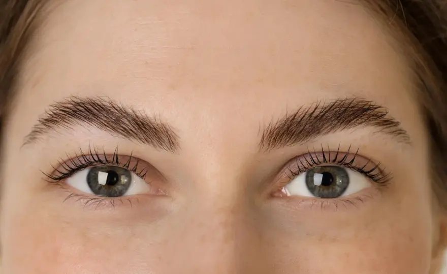 Falten wegschminken vorher nachher - So gelingt der Frische-Look