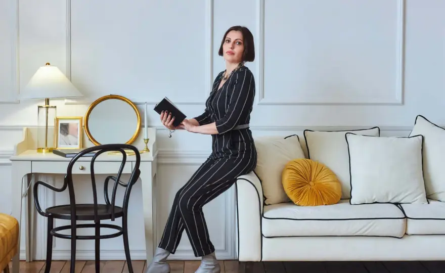 Styl glamour we wnętrzach - jak stworzyć luksus bez przesady?