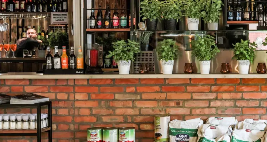 Gdzie zjeść w Dębkach? Odkryj najlepsze restauracje i dania