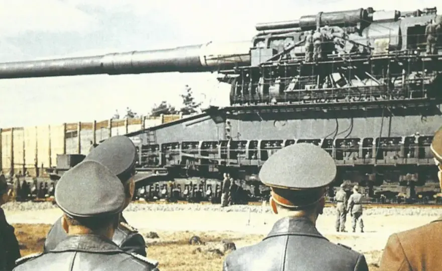 Schwerer Gustav - Panzer oder Eisenbahngeschütz?