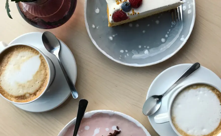Gdzie na kawę w Poznaniu? Odkryj najlepsze kawiarnie i smaki