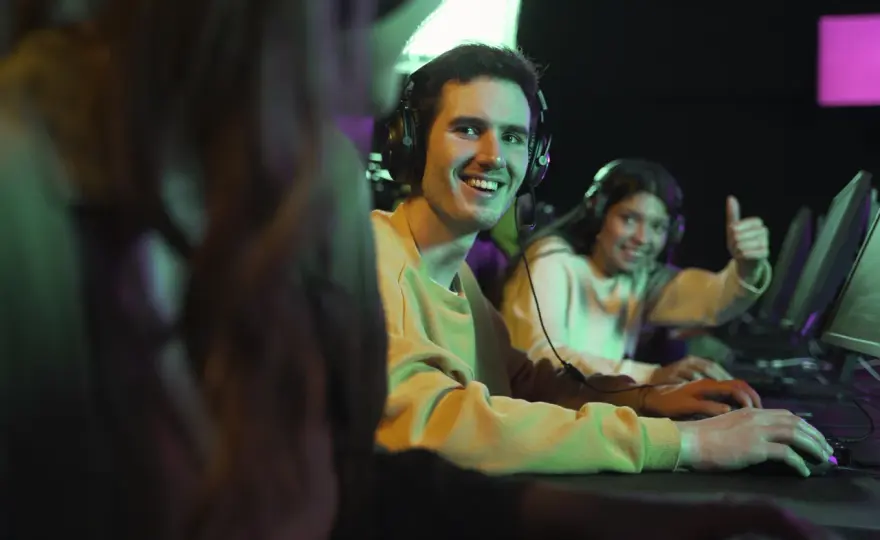 Nowy ekran rywalizacji: e-sport i jego filmowe odbicia