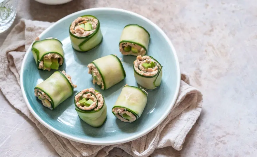 Łosoś wędzony na zimno - jak wybrać i wykorzystać w sushi?