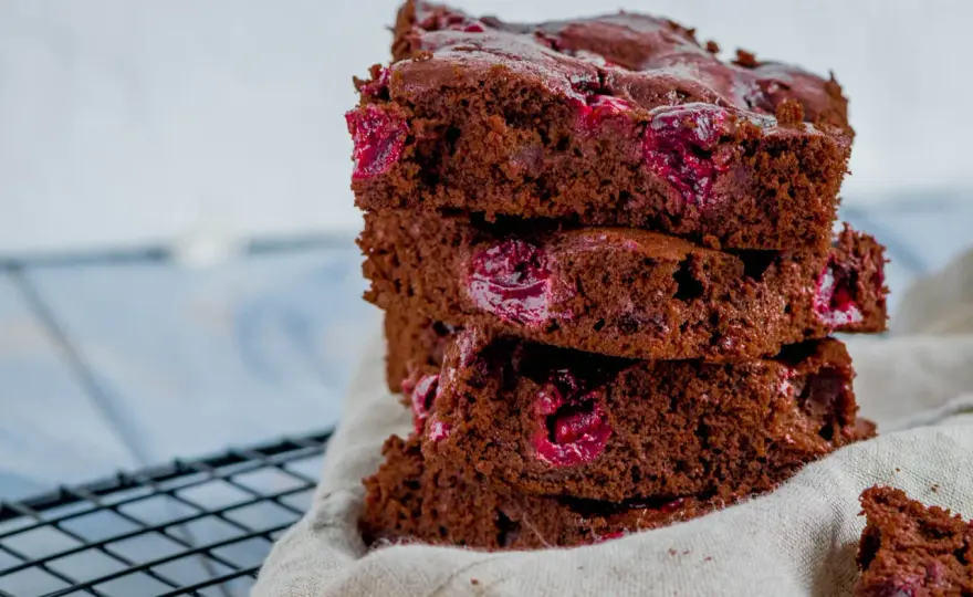Schoko-Kirsch-Kuchen vom Blech - So wird er saftig & perfekt!