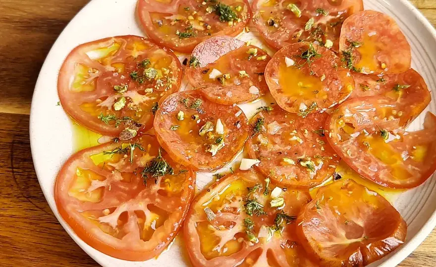 Carpaccio de tomate perfecto - trucos para acertar con el aliño