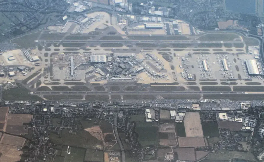 Lotnisko Heathrow: Praktyczny przewodnik po dojeździe i udogodnieniach