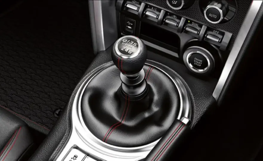 Jak zmieniać biegi w motorze? Poprawna Technika Zmiany Biegów