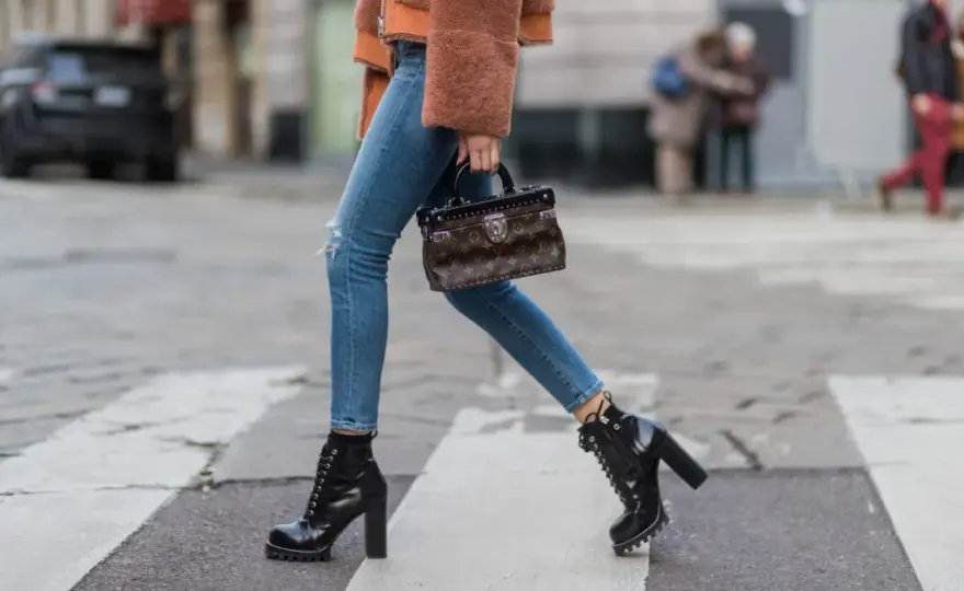 Dżinsy skinny: Czym są i jak nosić te obcisłe spodnie?