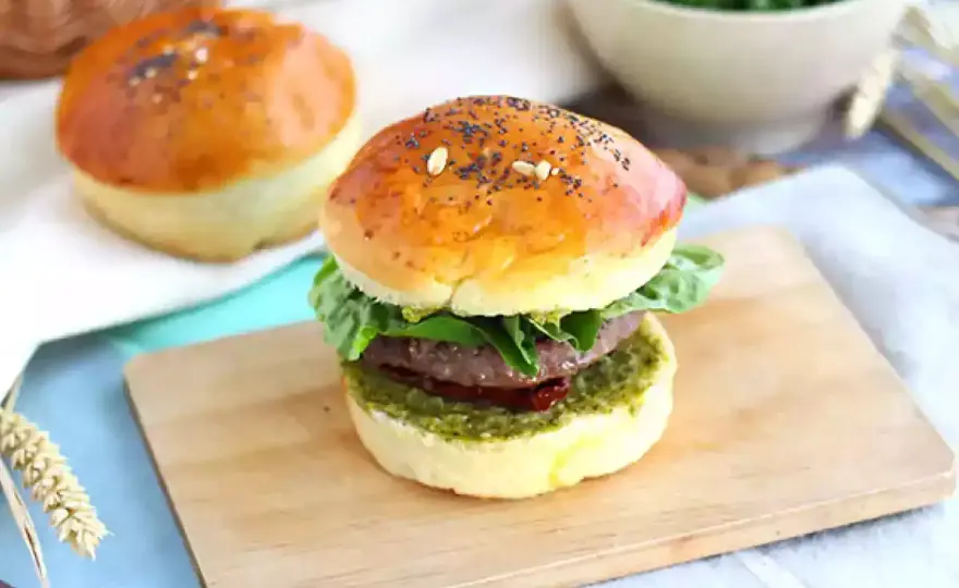 Burger włoski - przepis na soczysty smak i idealną konstrukcję