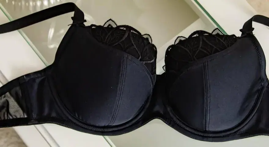 32DDD: Jaki to rozmiar w Polsce? Przewodnik brafitterki.