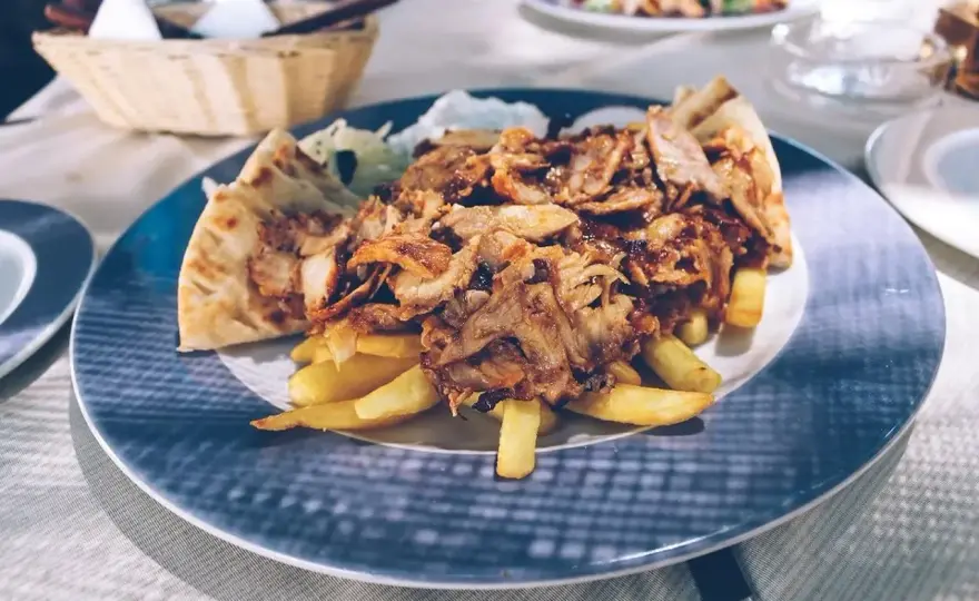 Szarma - Kebab, Gyros, domowy przepis. Jak rozpoznać dobrą?