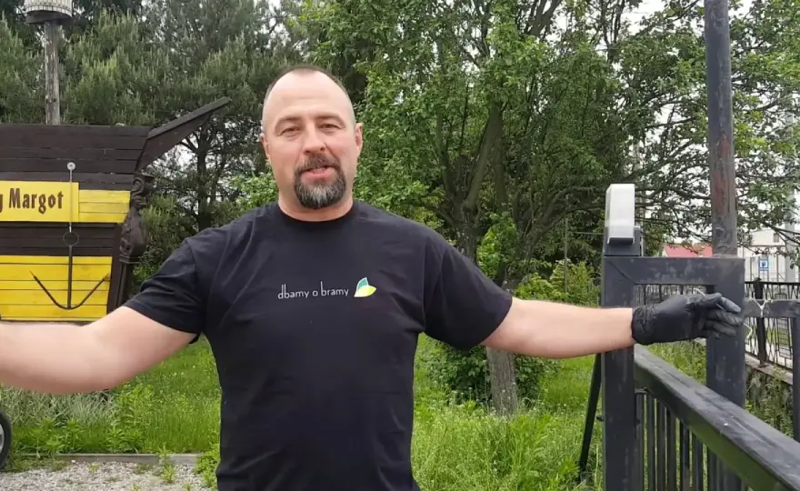 Jak prawidłowo smarować bramę przesuwną? Poradnik konserwacji