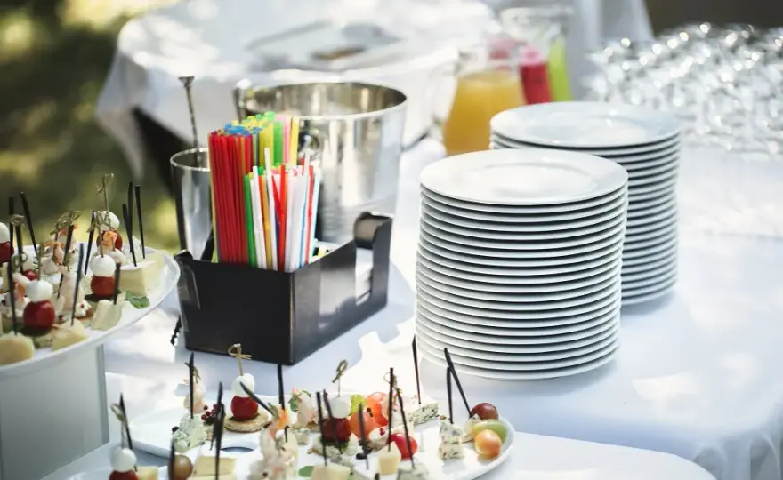 Jakie są rodzaje cateringu? Wybierz najlepszą opcję na swoją imprezę