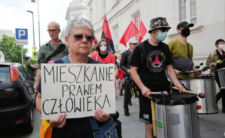 Mieszkanie prawem, nie towarem - Czy to rozwiązanie kryzysu?