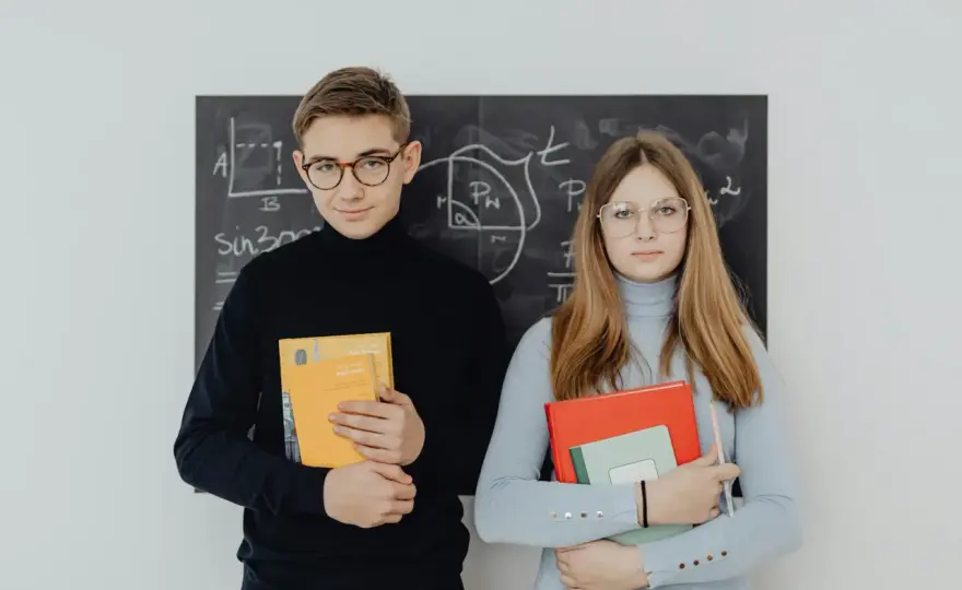 Młodociany - praca czy przestępstwo? Poznaj 2 definicje!