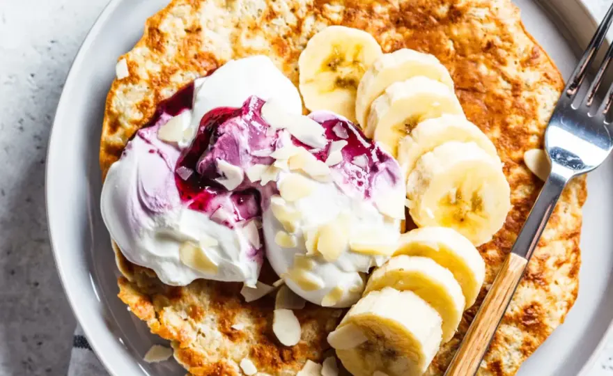 Omlet bananowy - przepis na puszysty i sycący omlet w 10 min