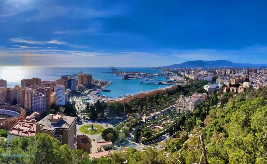 Malaga - nad jakim morzem leży to piękne hiszpańskie miasto?