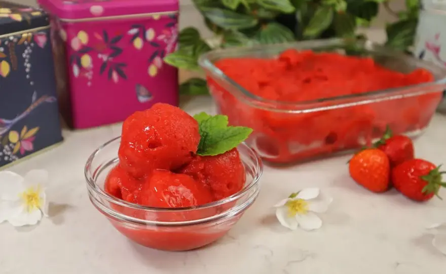 Sorbet truskawkowy do picia: gładki i orzeźwiający w 5 min!