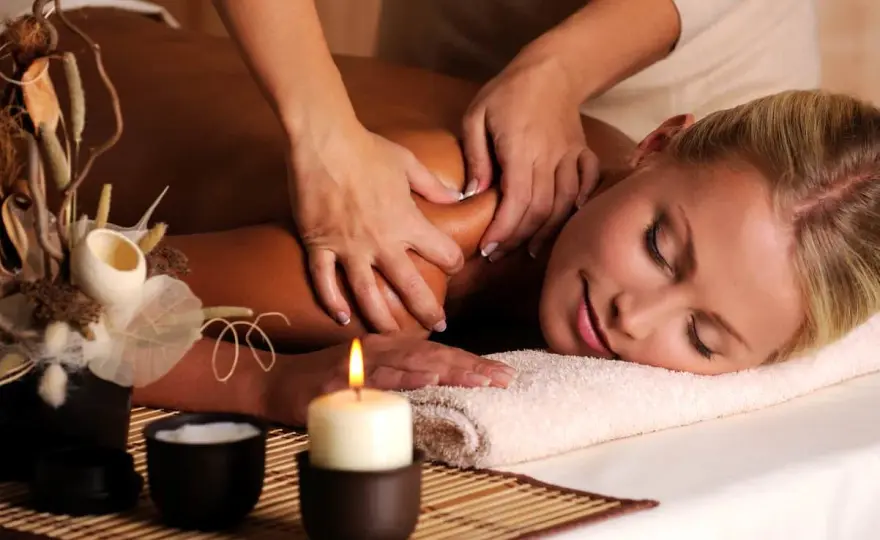 Massaggio corpo a corpo - Guida completa per un'esperienza sensuale