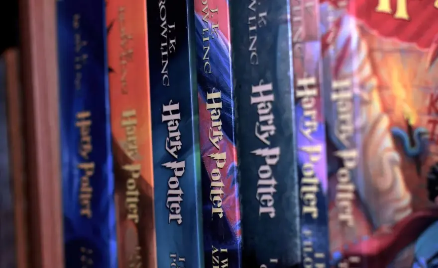 Ile lat ma Harry Potter? Prawdziwy wiek i oś czasu!