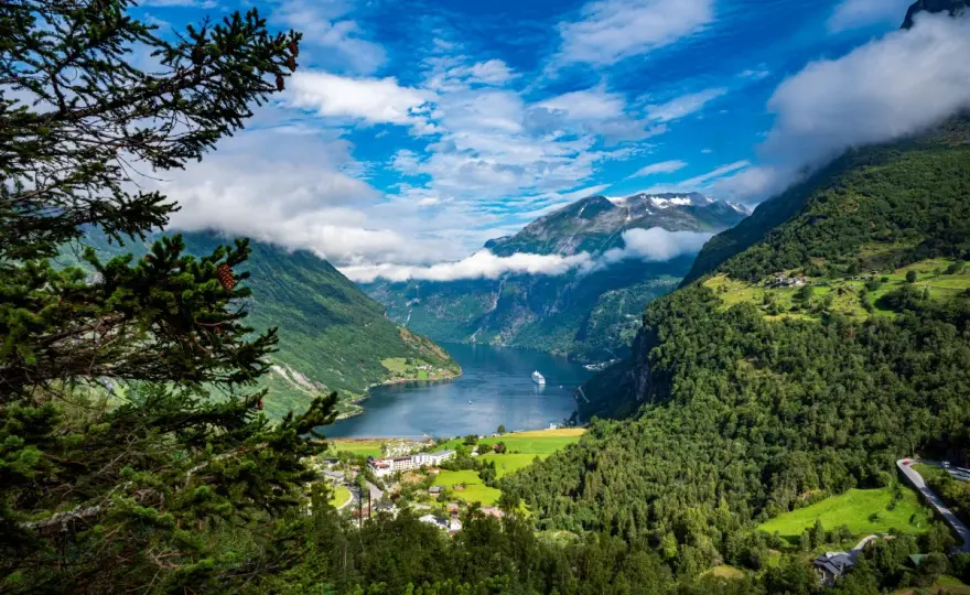 Norwegia - Jak zaplanować wyjazd, by zobaczyć fiordy i góry?