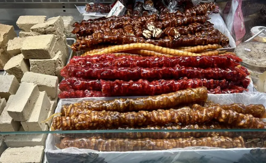 Gdzie zjeść w Rydze? Odkryj najlepsze lokalne smaki i oszczędności