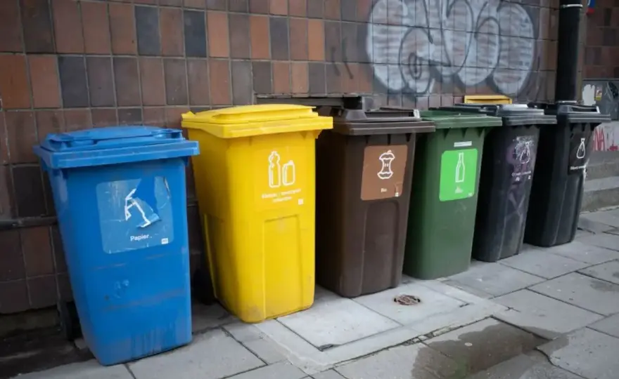 Jak legalnie nie płacić za śmieci: 7 sposobów na obniżenie rachunków