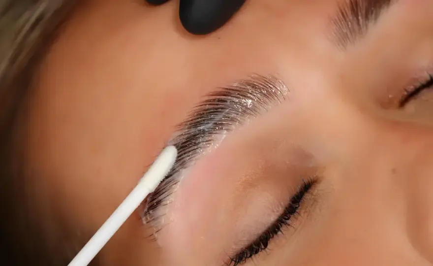 Laminado de Cejas - ¿Funciona? Guía Completa y Cuidados