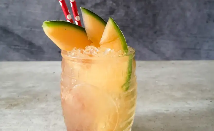 Mango drinki: 5 min, 2 składniki! Przepisy na udaną imprezę
