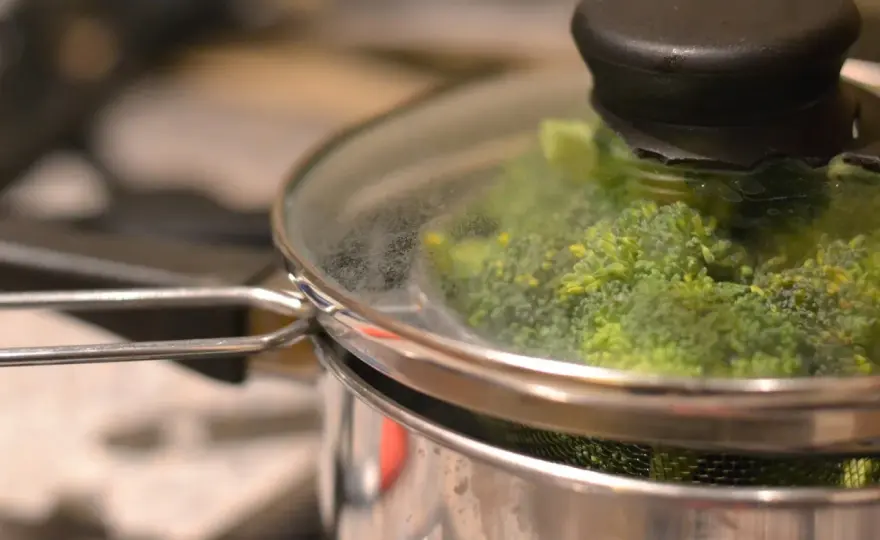 Koka eller ånga broccoli utan att den blir mjuk - så gör du