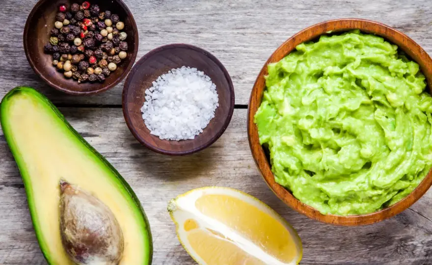Jak jeść guacamole? 10 kreatywnych sposobów na podanie dipu