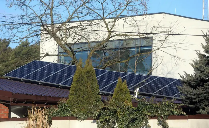 Fotowoltaika 5 kW: Ile prądu dziennie? Od 2 do 30 kWh wyjaśniamy!