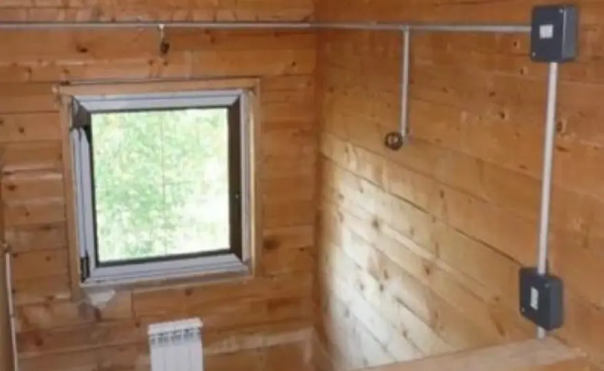 Instalacja elektryczna w domu drewnianym: bezpieczna i bez ryzyka pożaru