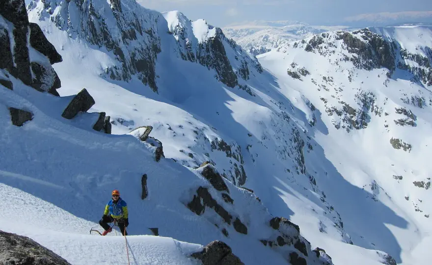 Curso de montaña invernal - ¿Cómo elegir el mejor en España?