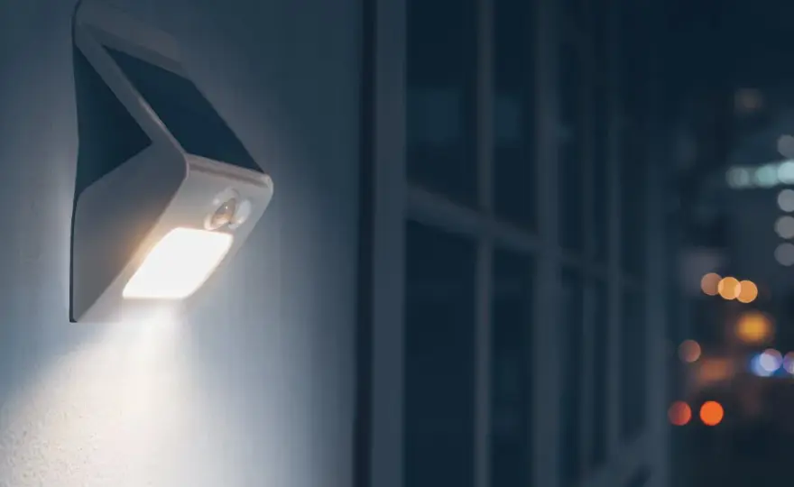 Luz con sensor se activa sola - Descubre por qué y cómo arreglarlo