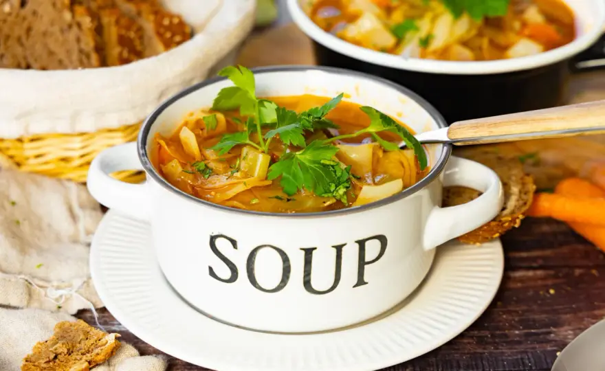 Low Carb Kohlsuppe - Das schnelle Rezept für langanhaltende Sättigung