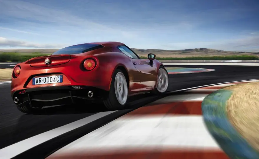 Alfa Romeo 4C - czy warto ją kupić? Opinie i poradnik na 2026 rok