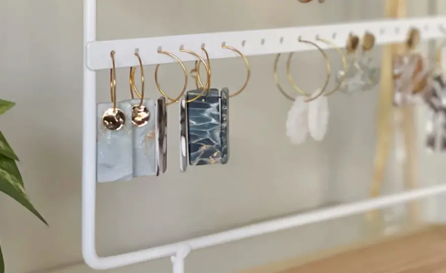 Porta pendientes DIY - cómo elegir uno práctico y decorativo