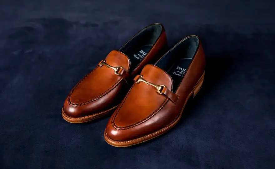 Loafersy do sukienki - jak nosić stylowo? Przewodnik