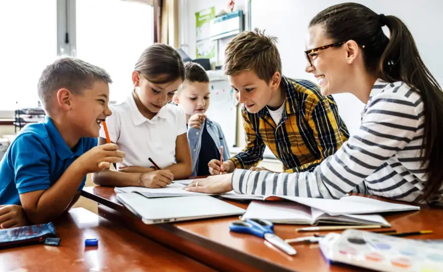 Po jakich studiach można pracować w przedszkolu i uniknąć problemów?
