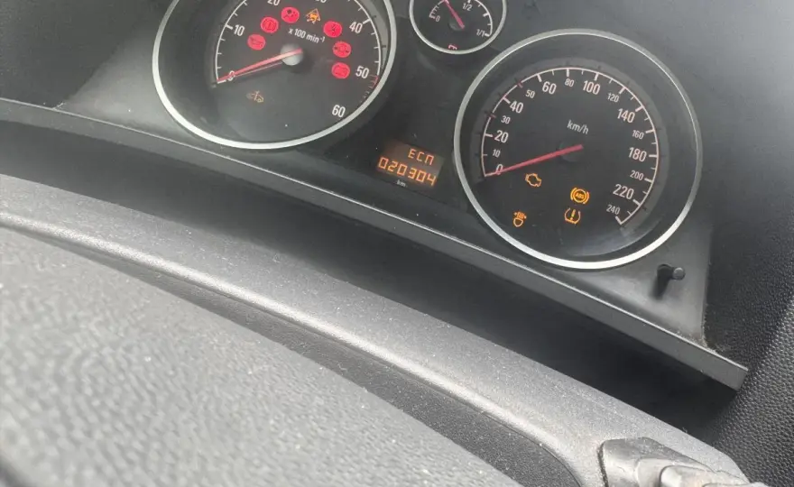 Kontrolka Opel "auto z kluczykiem": Co oznacza i jak reagować?