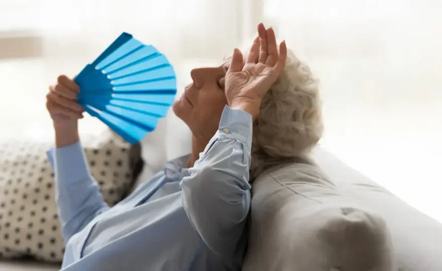 Chaleur chez la personne âgée - symptômes et gestes d'urgence