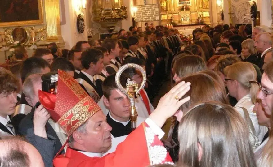 Czy ksiądz może nie dopuścić do bierzmowania? Sprawdź powody odmowy