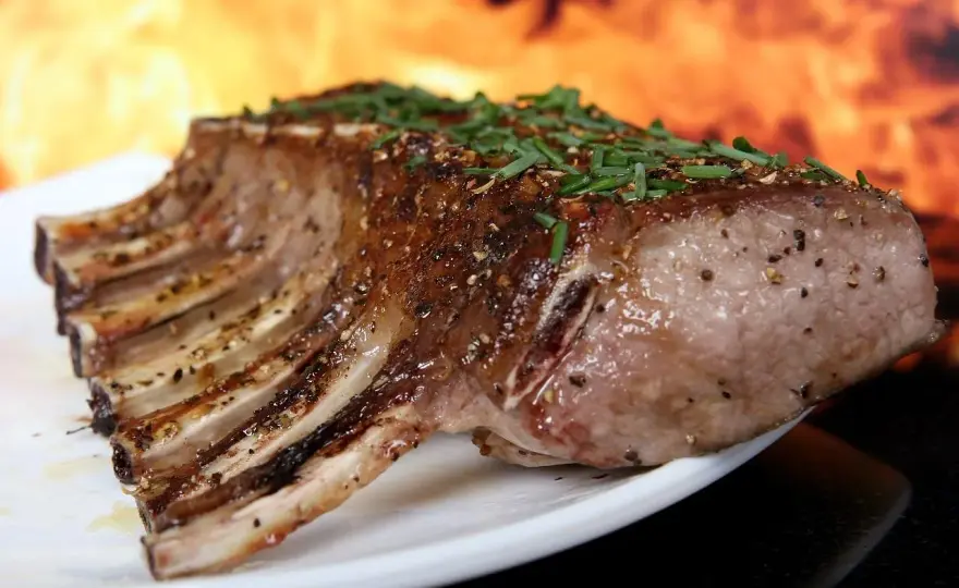 Kiełbasa z baraniny: cena, gdzie kupić i jak wybrać najlepszą?