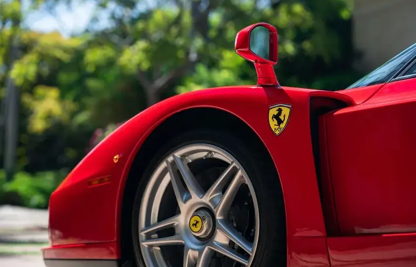 Ile kosztuje Ferrari Enzo? Poznaj aktualne ceny i czynniki wpływające na wartość