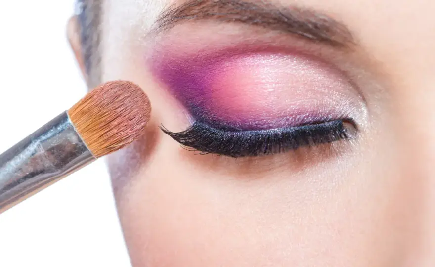 Cut crease - idealny makijaż? Zrób go bez błędów!